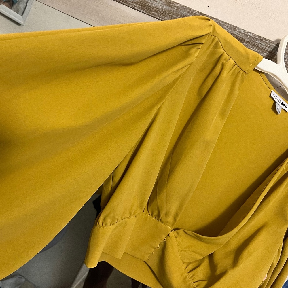 Fashion Nova balloon sleeve top